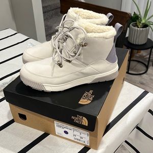 North Face Women’s Boots, NIB, women’s size 7 - North Face Sierra Mid Lace